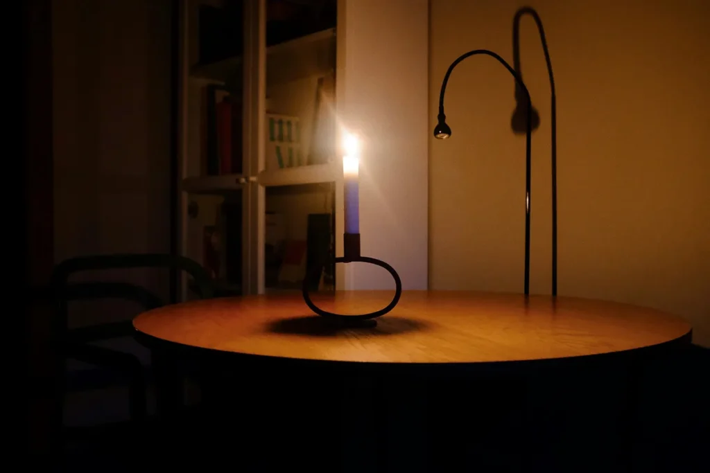Huissituatie tijdens stroomuitval met gebruik van kaarsen