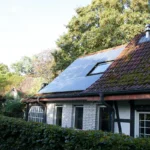 Zelfvoorzienend huis met zonnepanelen