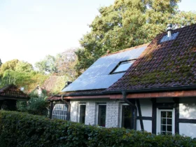 Zelfvoorzienend huis met zonnepanelen