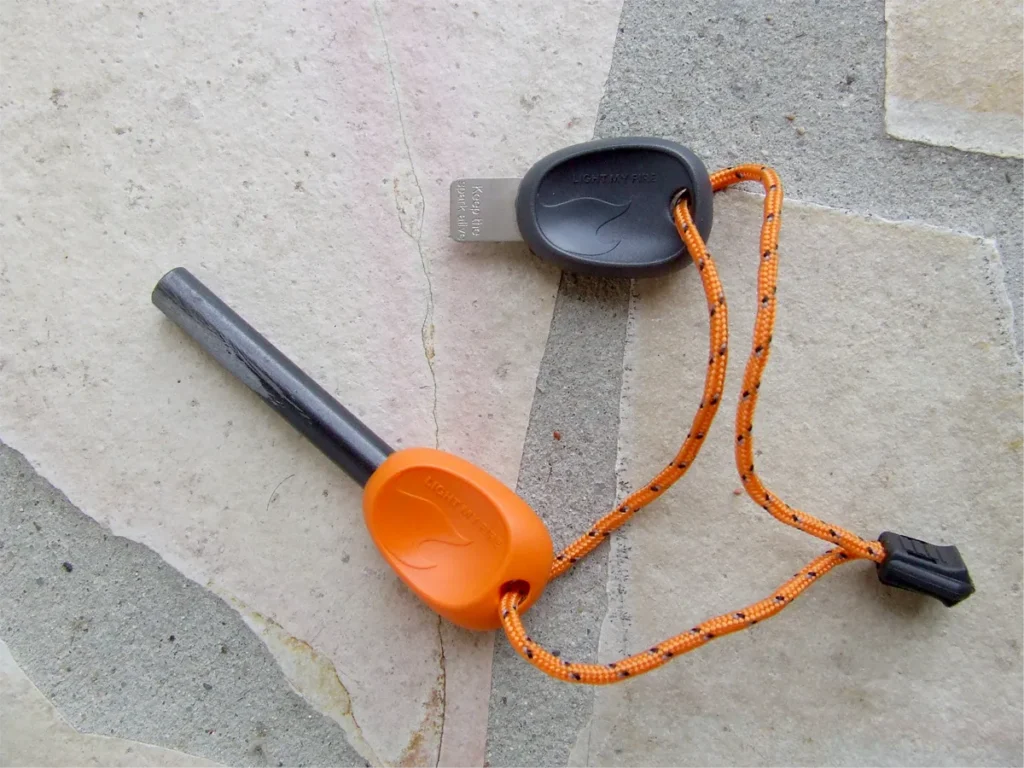 Close-up van een firesteel met schraper