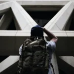 Compacte get home bag klaar voor gebruik in een noodsituatie