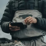 Voorbeeld van tactische kleding in gebruik tijdens outdoor activiteit