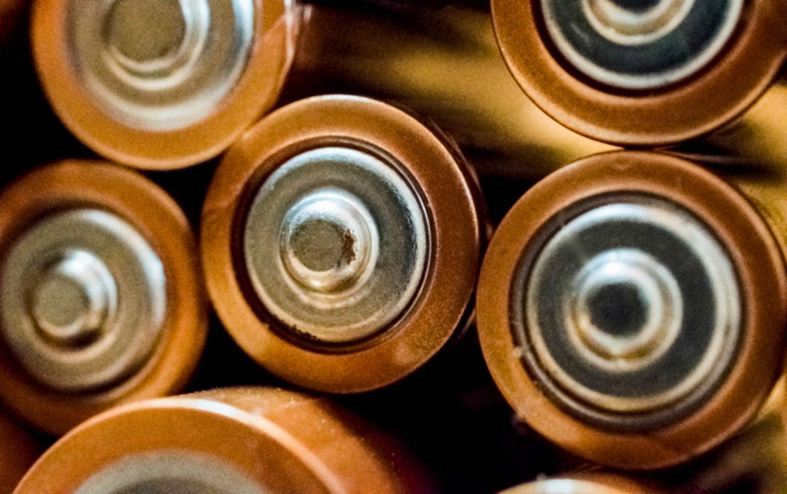 Close-up van een stapel AA-batterijen