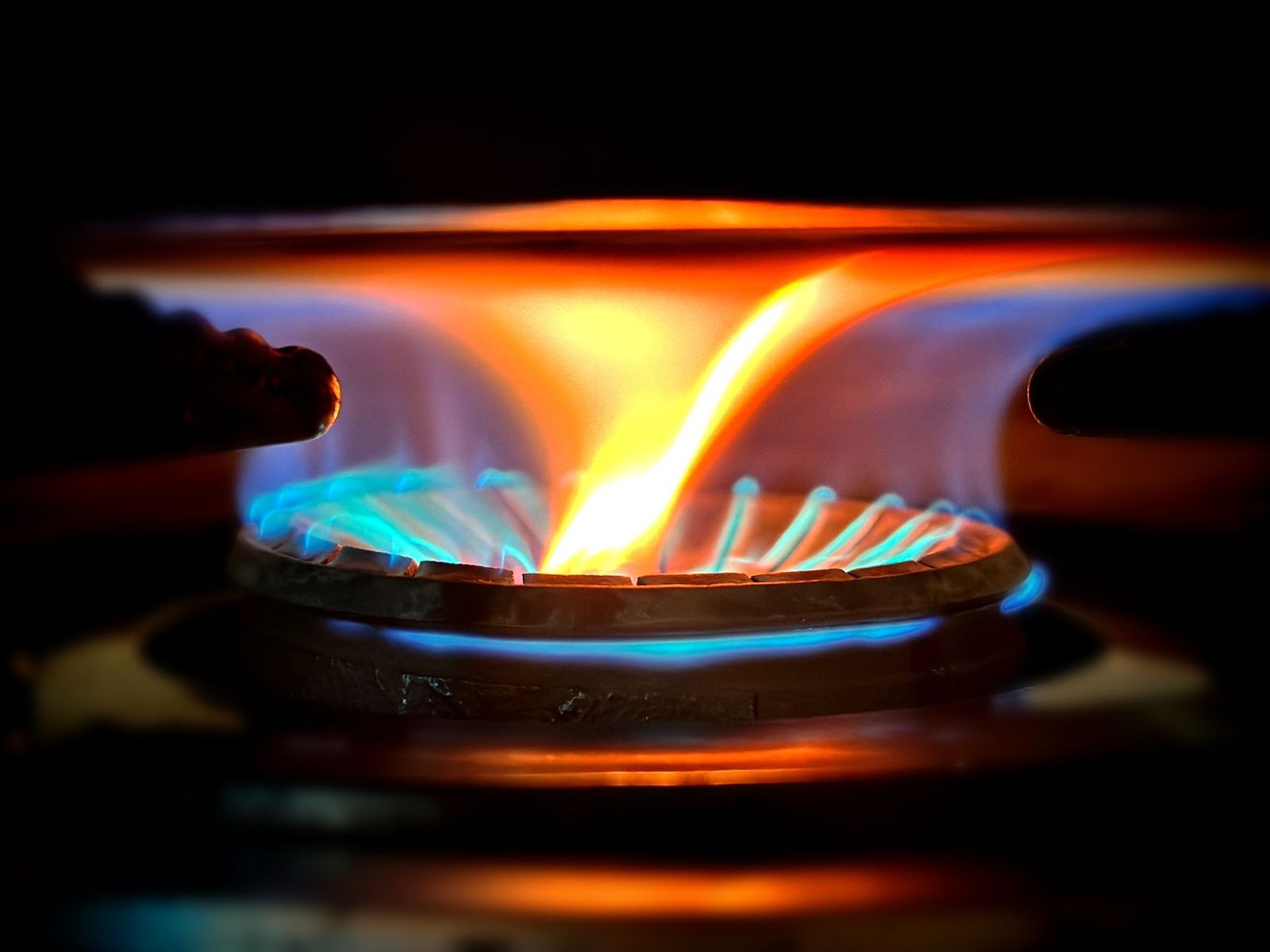 Gasvlam met blauwe en gele delen